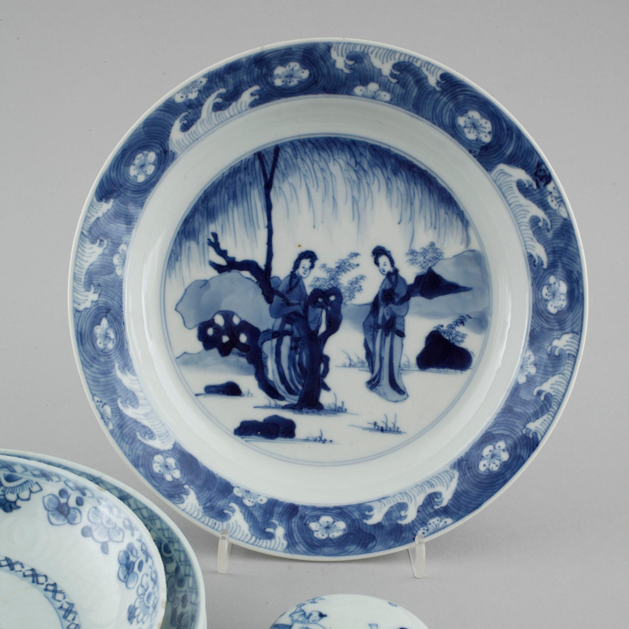 A soup plate, three dishes and a small box, China, 18th and 19th century.