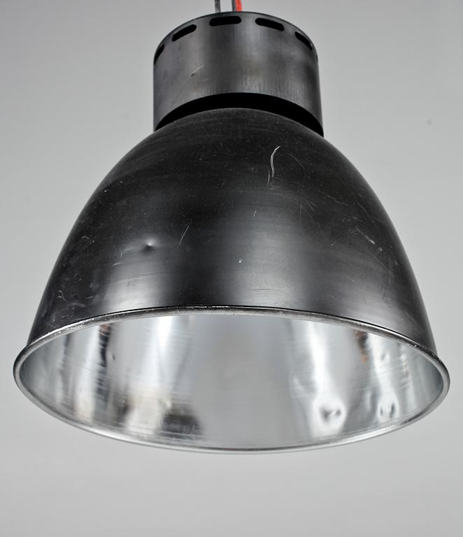 INDUSTRILAMPA, 1900-talets andra hälft. Höjd ca 50 cm.
