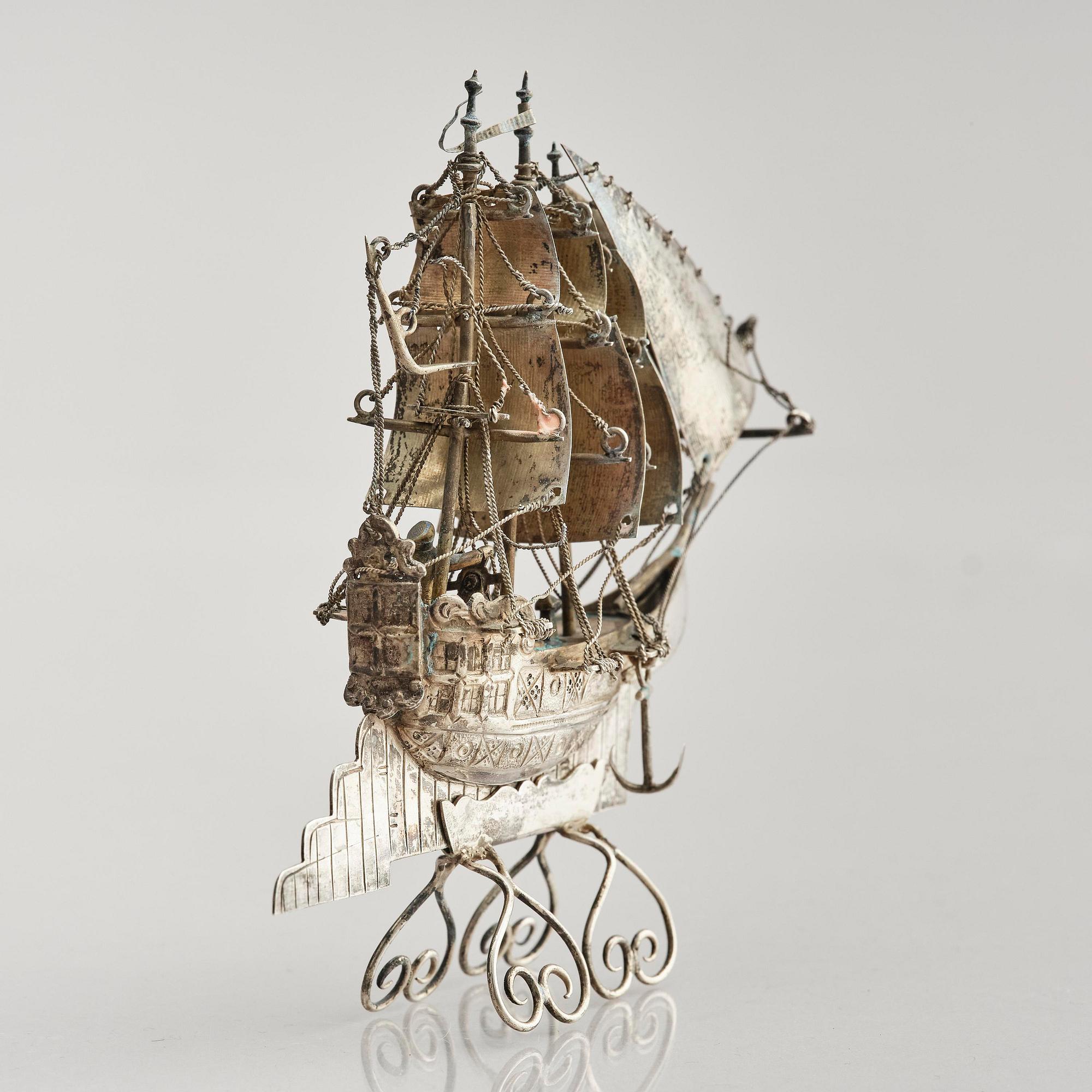 Two Chinese silver models of djunks, Shanghai, around 1900.