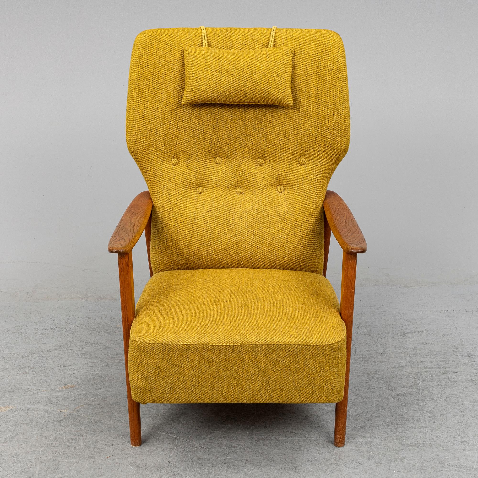 A 1950's easy chair.