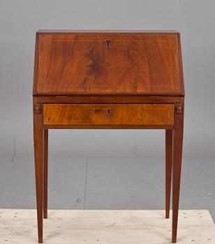 SEKRETÄR, gustavianskt stil, 1900-tal.
