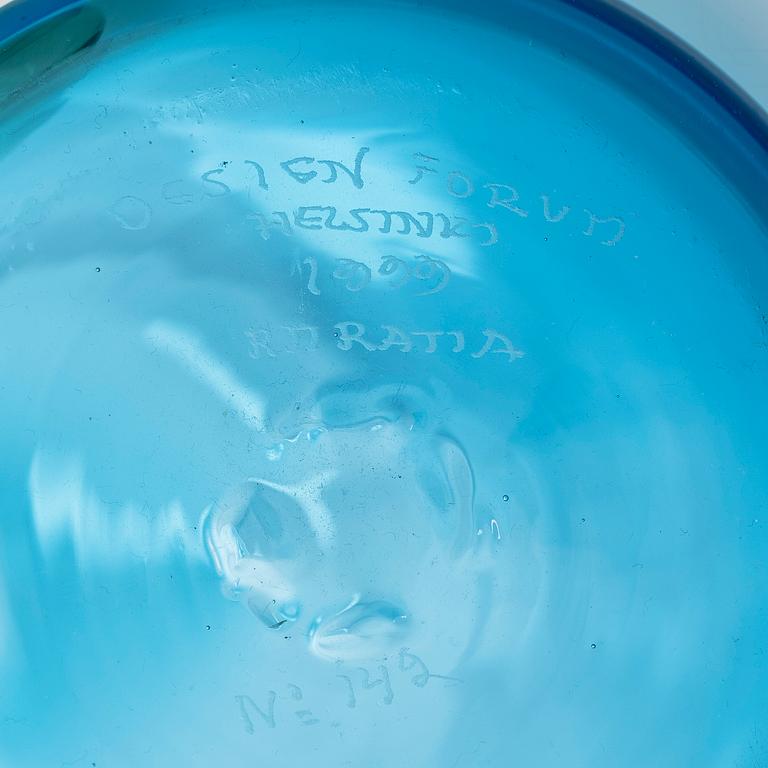 Ristomatti Ratia, flaska och vas, glass, signerade Design Forum Helsinki 1999 RM Ratia.