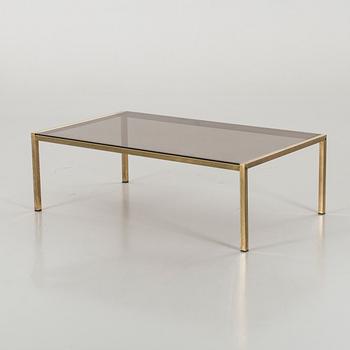 A GLAS TOP COFFEE TABLE.