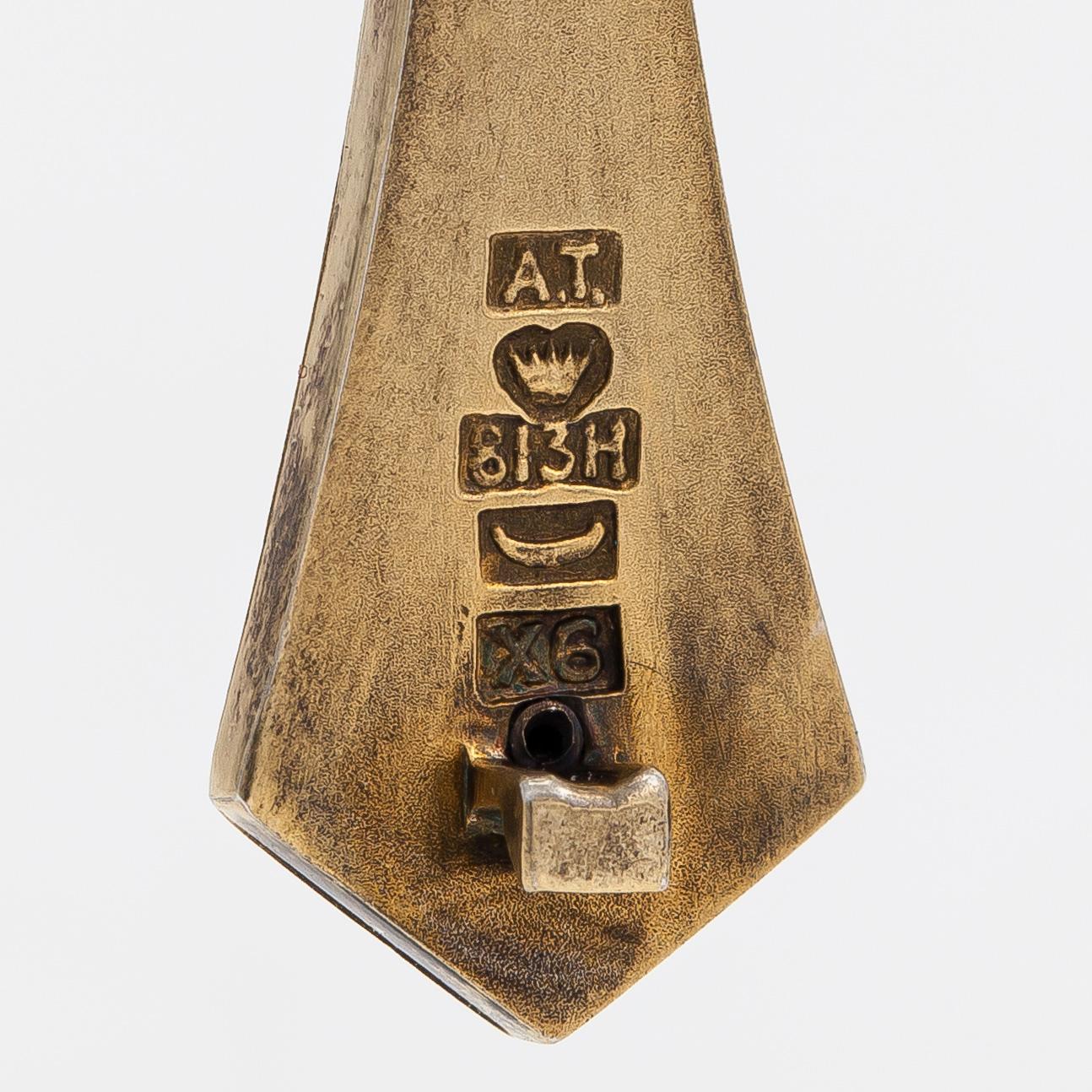 Oskar Pihl, Lucia kaulakoru/risti, 2-osainen, hopeaa ja sitriini. Tillander, Helsinki 1951.