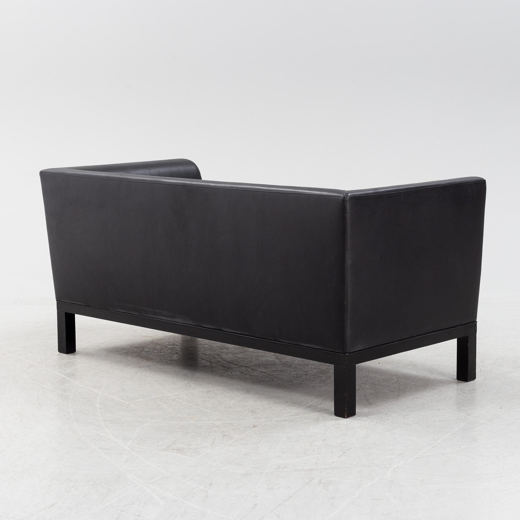 Johannes Foersom & Peter Hiort-Lorenzen, soffa EJ-40, Erik Jørgensen daterad -98.