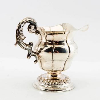 Gräddkanna möjligen Gustaf Magnus Sjöblom silver Nyrokoko Stockholm 1845.