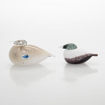 Oiva Toikka, lasilintuja, 2 kpl, "Untuviklo" ja "Pikku Uivelo", signeerattu O. Toikka Nuutajärvi/Iittala.