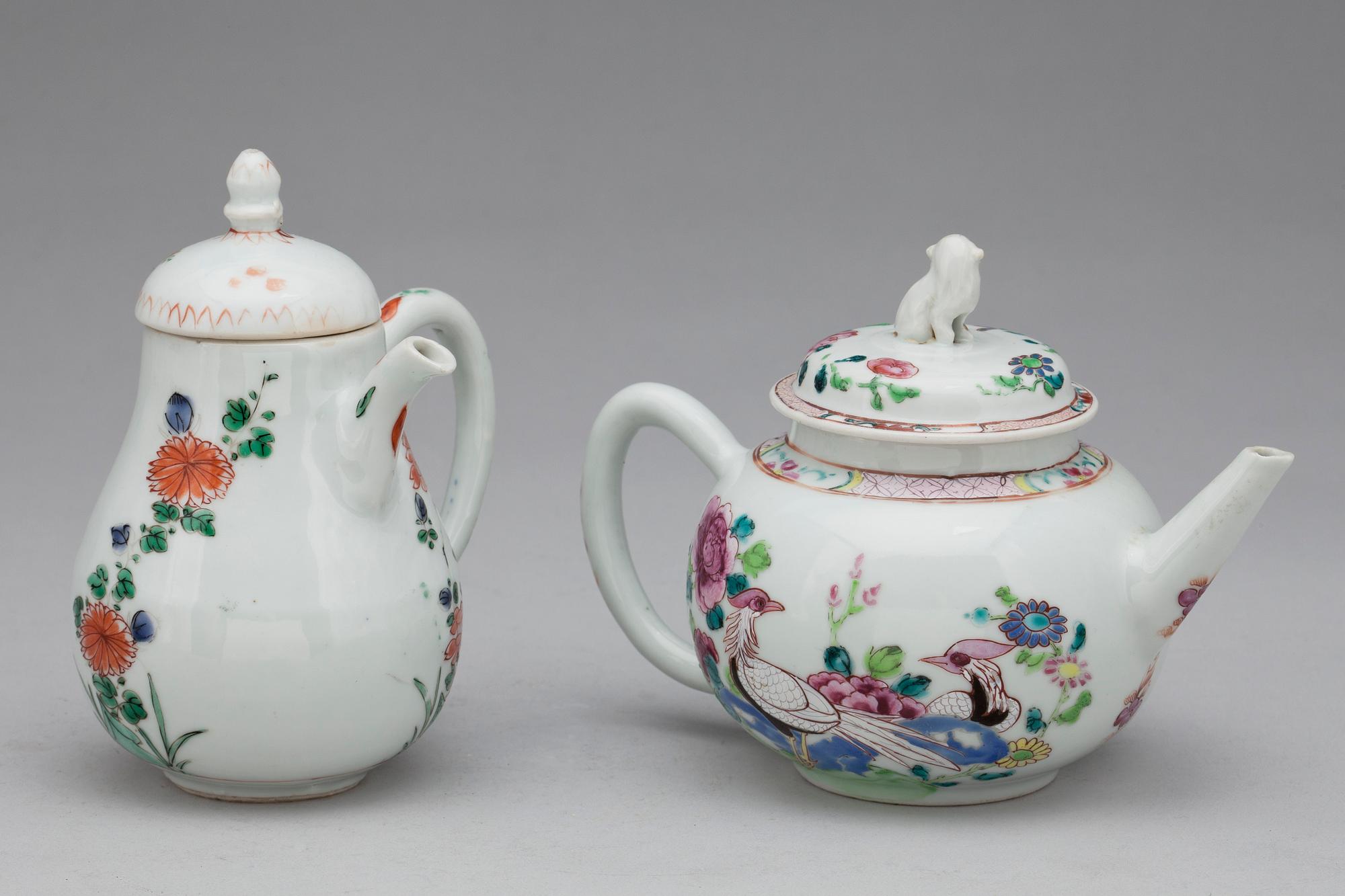 TEKANNOR med LOCK, kompaniporslin. Qing dynastin, 1700-tal.