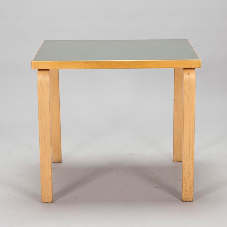 Alvar Aalto, A mid-20th century table for O.Y. Huonekalu- ja Rakennustyötehdas A.B.
