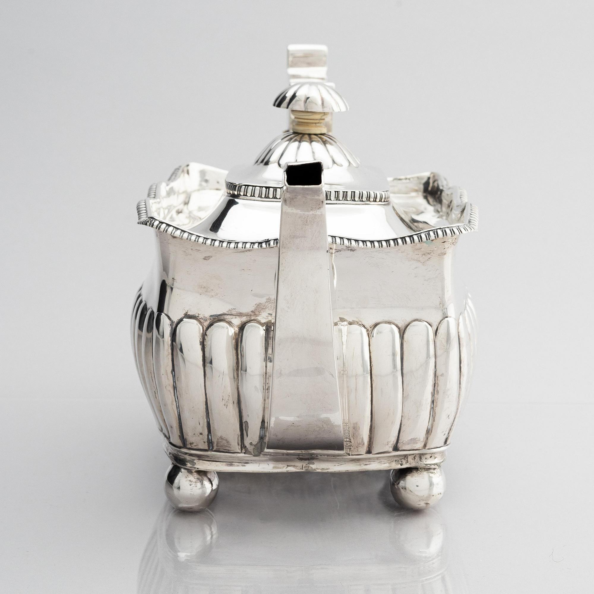 James Henzell, tekanna, silver, Dublin 1813. Empire.