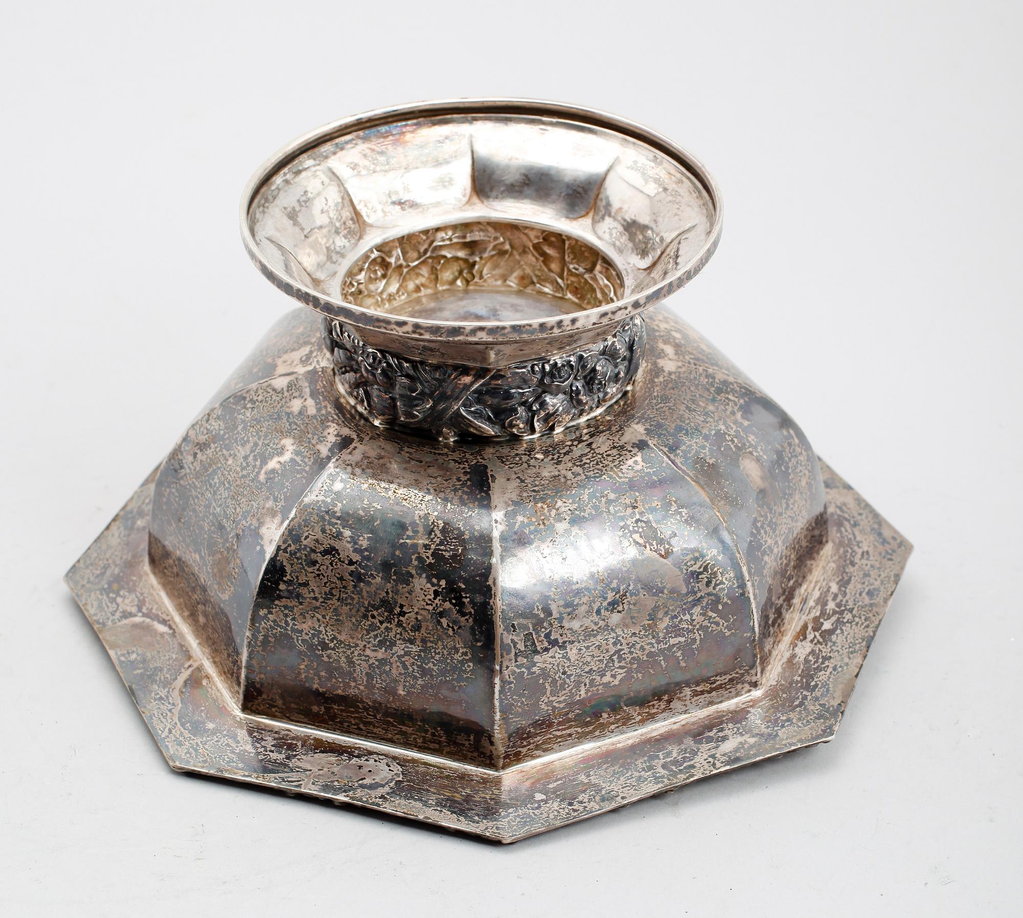 SKÅL, silver, svenska importstämplar, 1900-talets mitt. Vikt ca 873 gram.