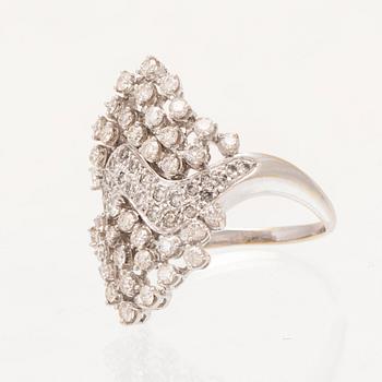 An 18K white gold ring set with round brilliant cut diamonds.