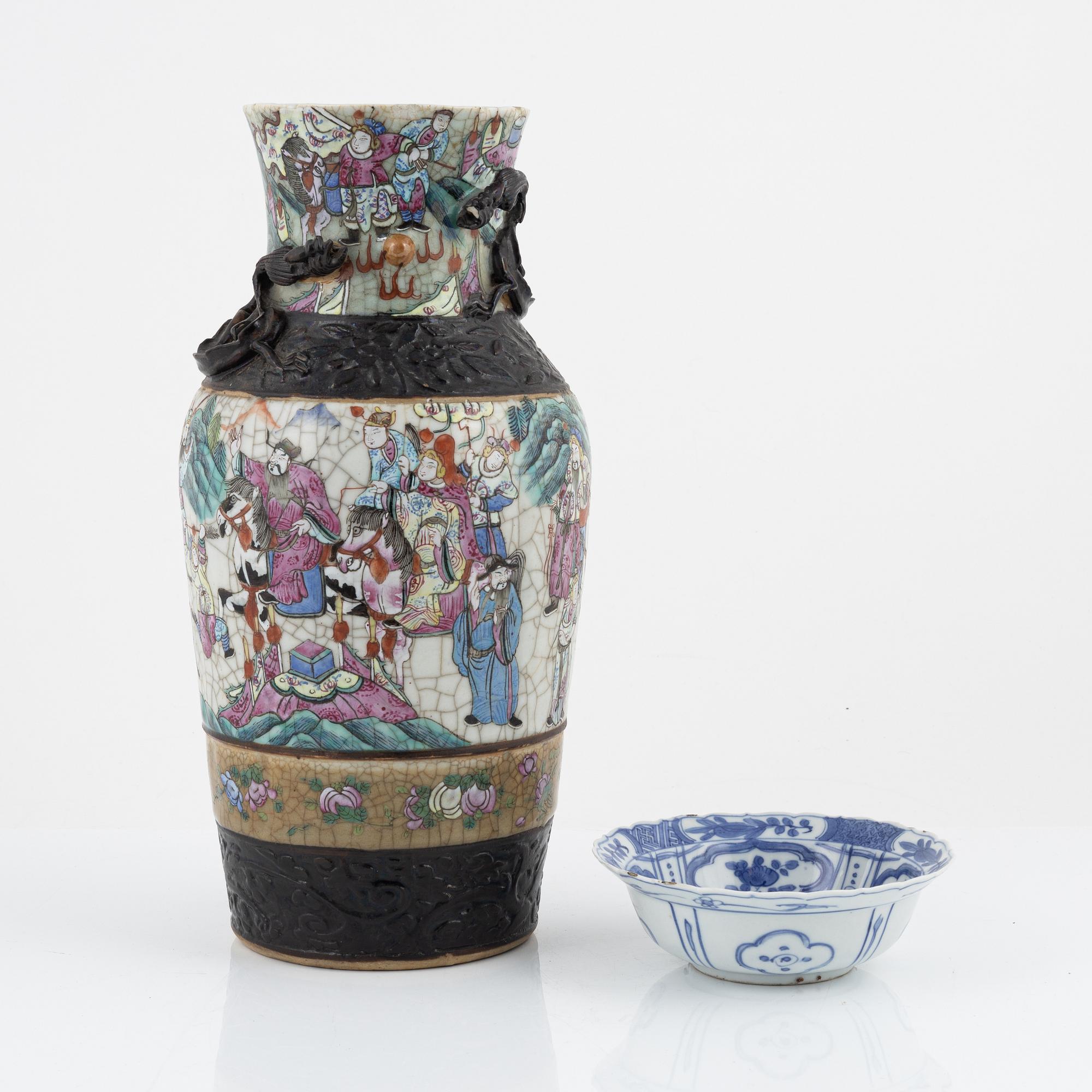 A Chinese porcelain vase and a Japanese Ming-style bowl, around the year 1900.