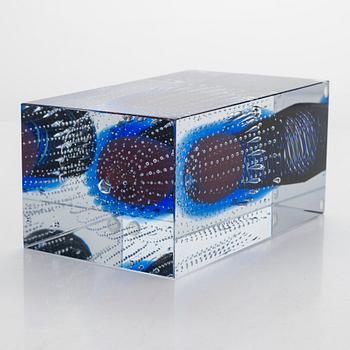 Oiva Toikka, a jubilee cube 'Kuin uni ja varjo' (Like a dream and a shadow), signed Oiva Toikka Nuutajärvi 2009 114/200.