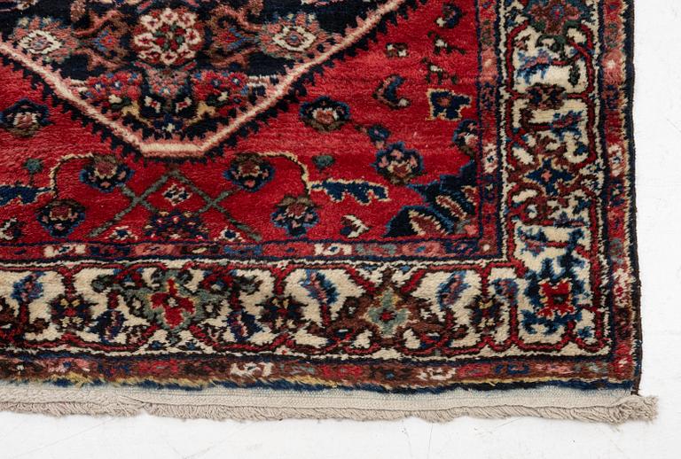 A Hamadan runner carpet, c. 537 x 98 cm.