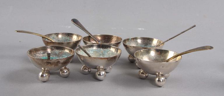 SÅSPANNOR, 2 st och KRYDDKAR, 9+6 st,  nysilver, bl a GAB.
