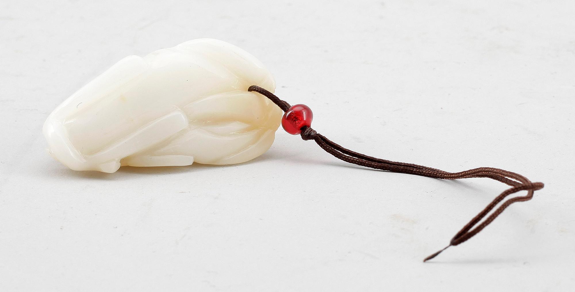 AMULETT, nefrit, Kina, modern tillverkning.