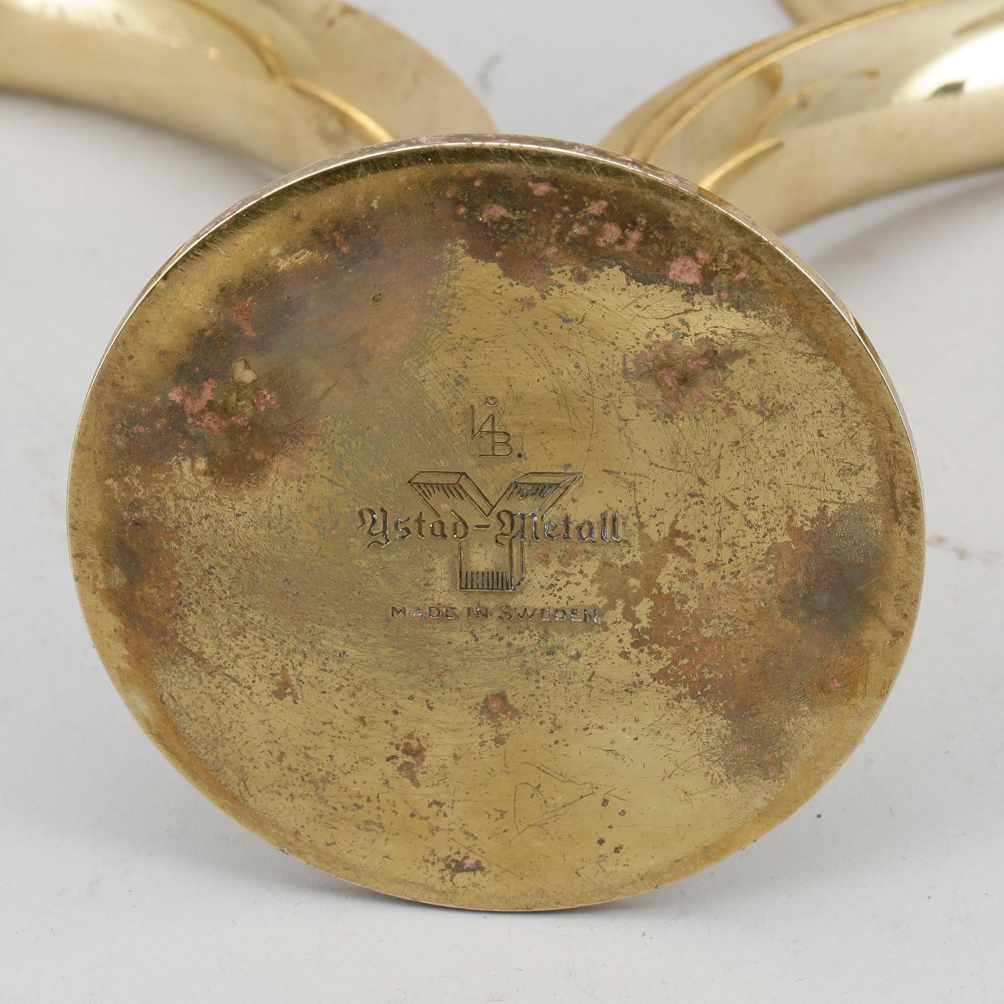 LJUSSTAKAR, 4st, mässing och glas, "Liljan", Ivar Ålenius Björk för Ystad-Metall, 1900-talets andra hälft.