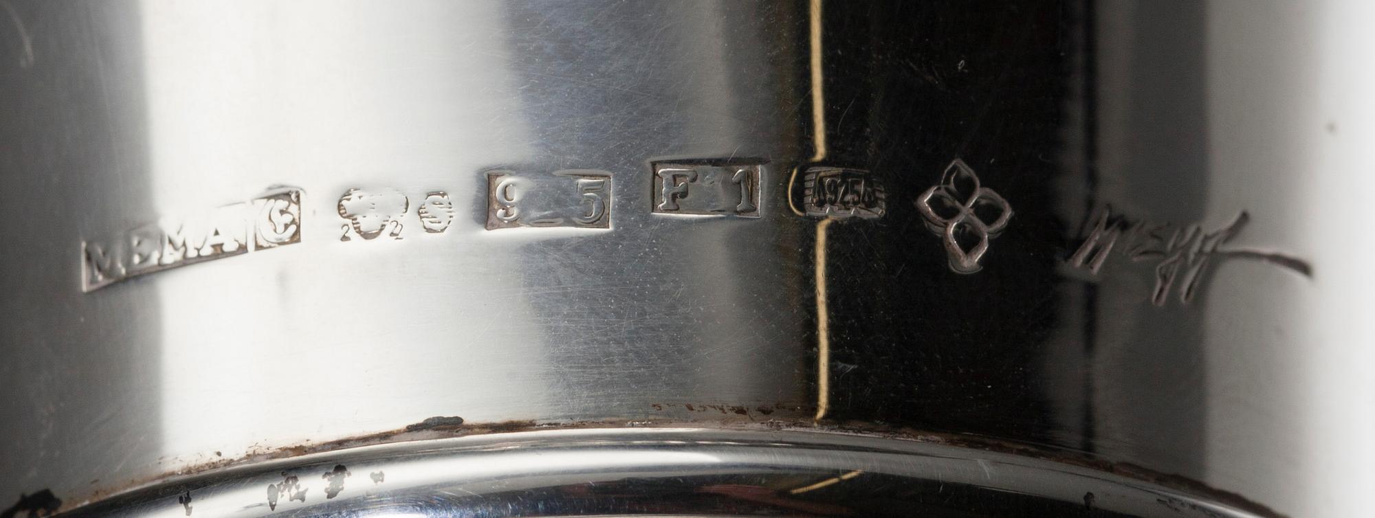 BÄGARE, sterling silver, svenska importstämplar 2004. Vikt 302 g.