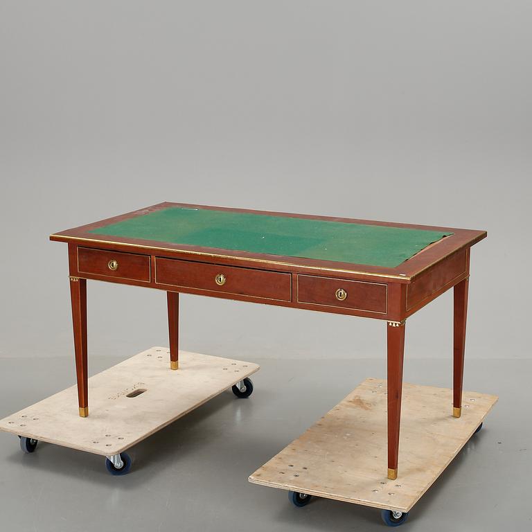 SKRIVBORD, sengustaviansk stil, 1900-talets mitt.