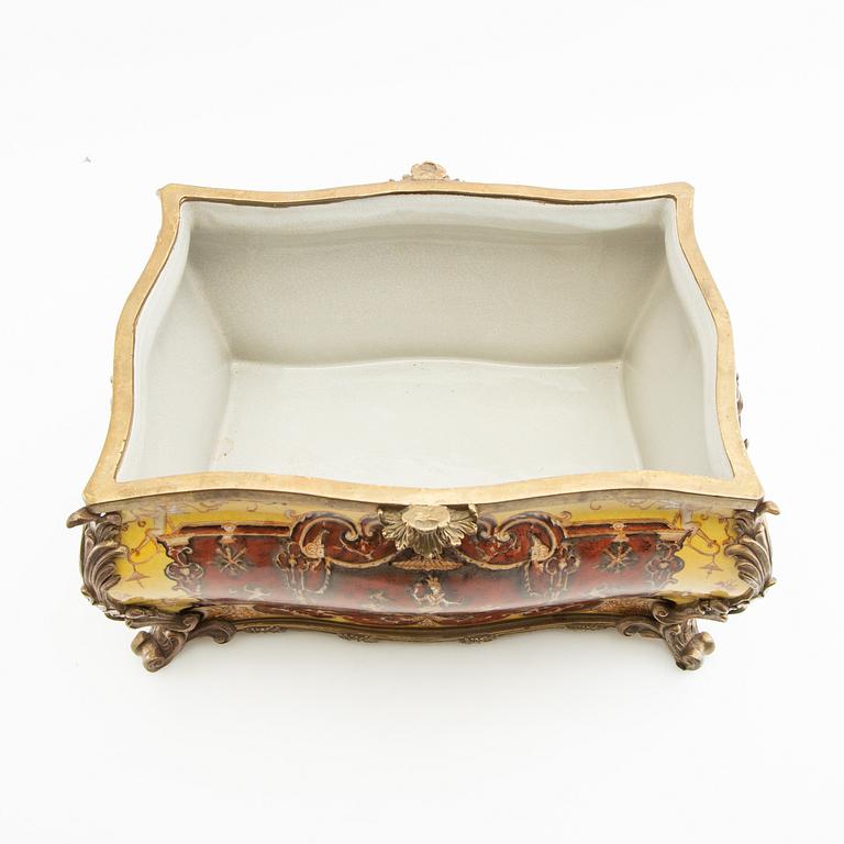 Teapot with lid China 20th century porcelain.