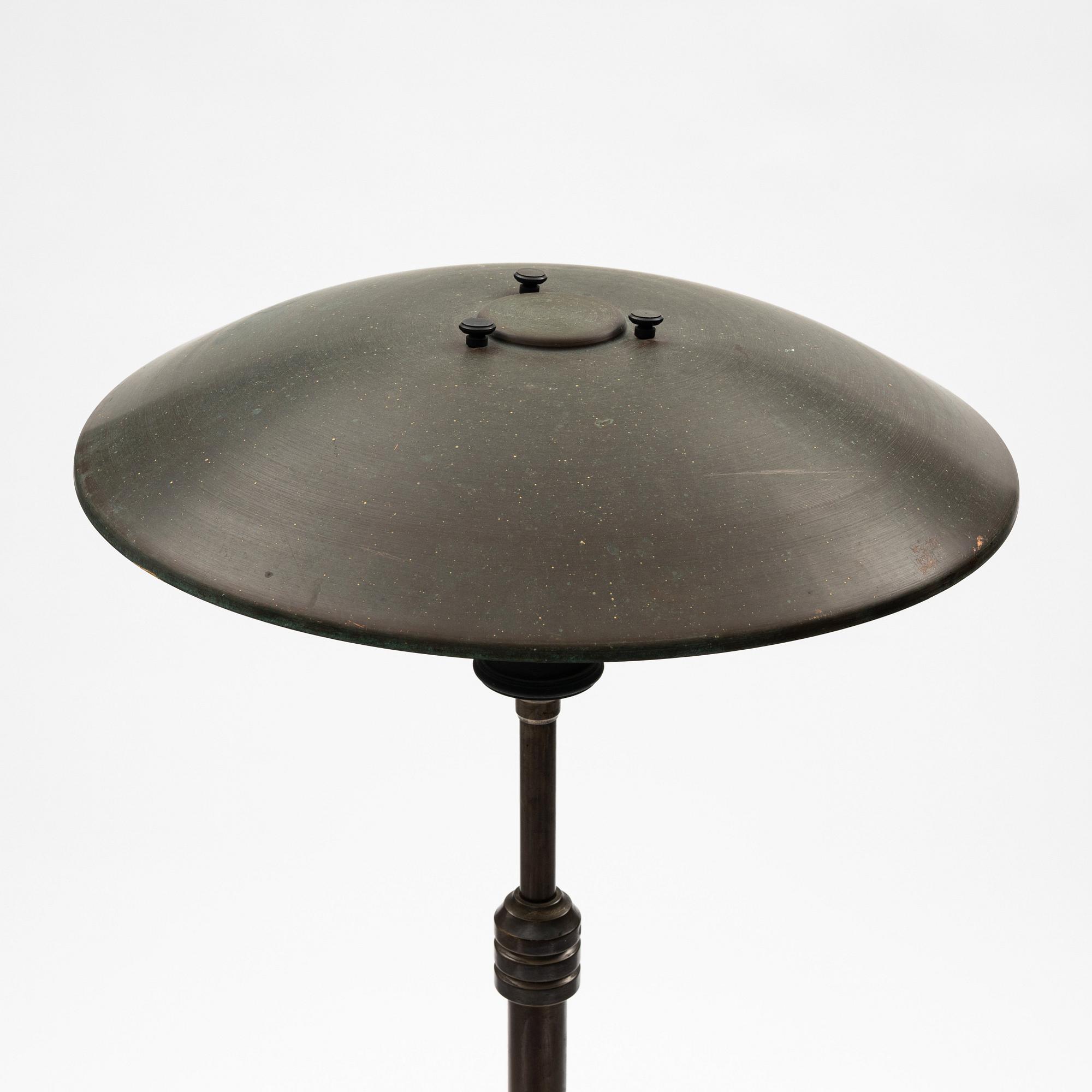 Poul Henningsen, golvlampa, "PH-80", Louis Poulsen, Danmark, 1900-talets mitt.