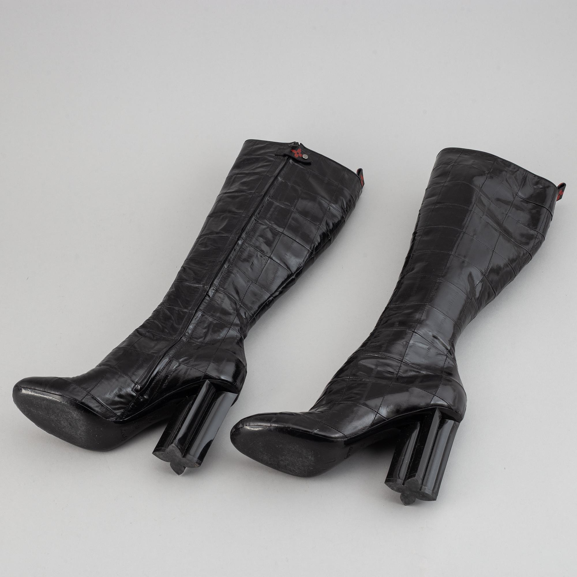LOUIS VUITTON, a pair of letaher boots, size 37.