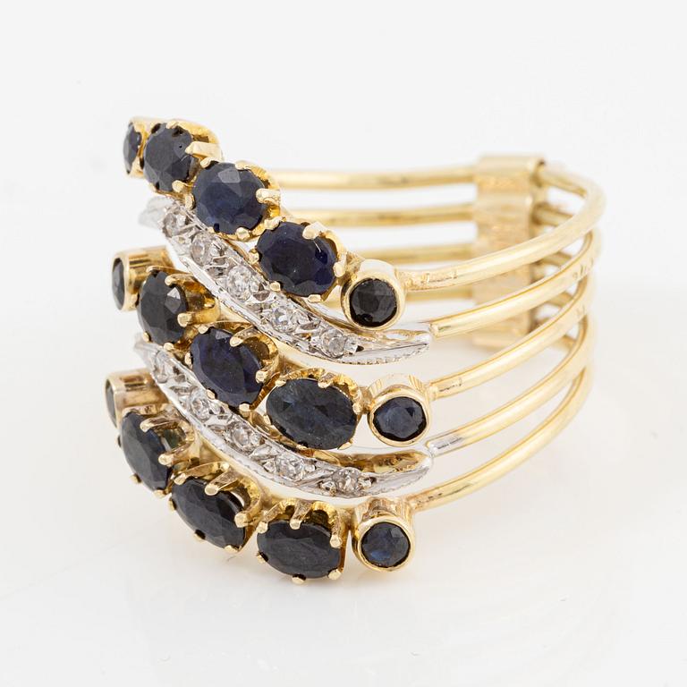 Ring 14K gold with sapphires and diamonds.