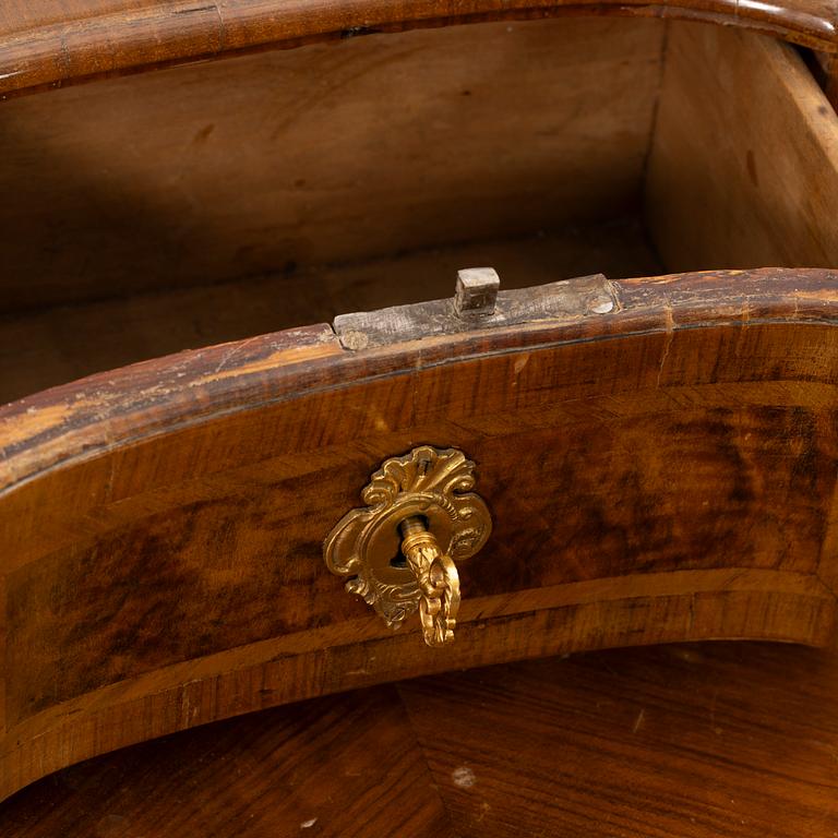 Bureau cabinet with superstructure, in the manner of Johan Hugo Fürloh, late Baroque, Stockholm work, first half of the 18th century.