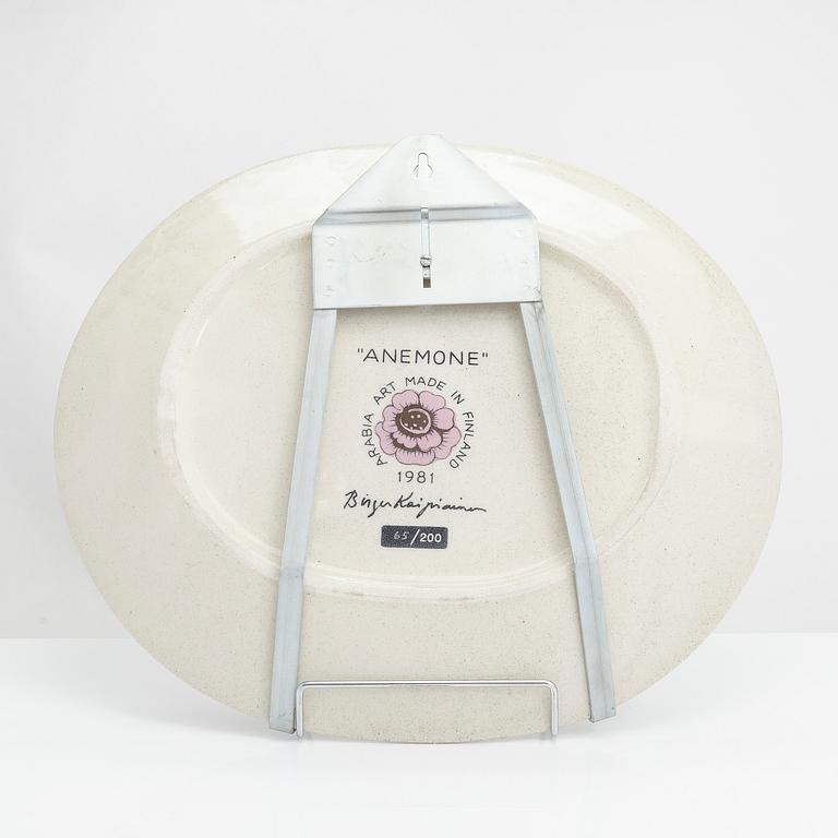 Birger Kaipiainen, fat "Anemone", märkt "Arabia Art made in Finland 1981 Birger Kaipiainen, 65/200".
