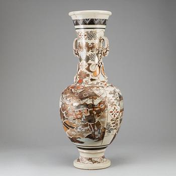 A large satsuma vase, Japan, Meiji (1868-1912).