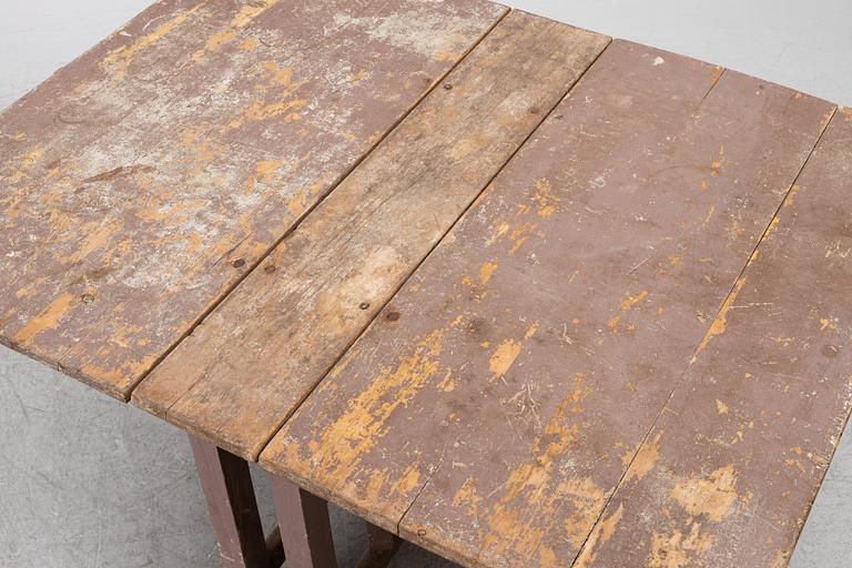 Drop-leaf table, folk art, 19th century.