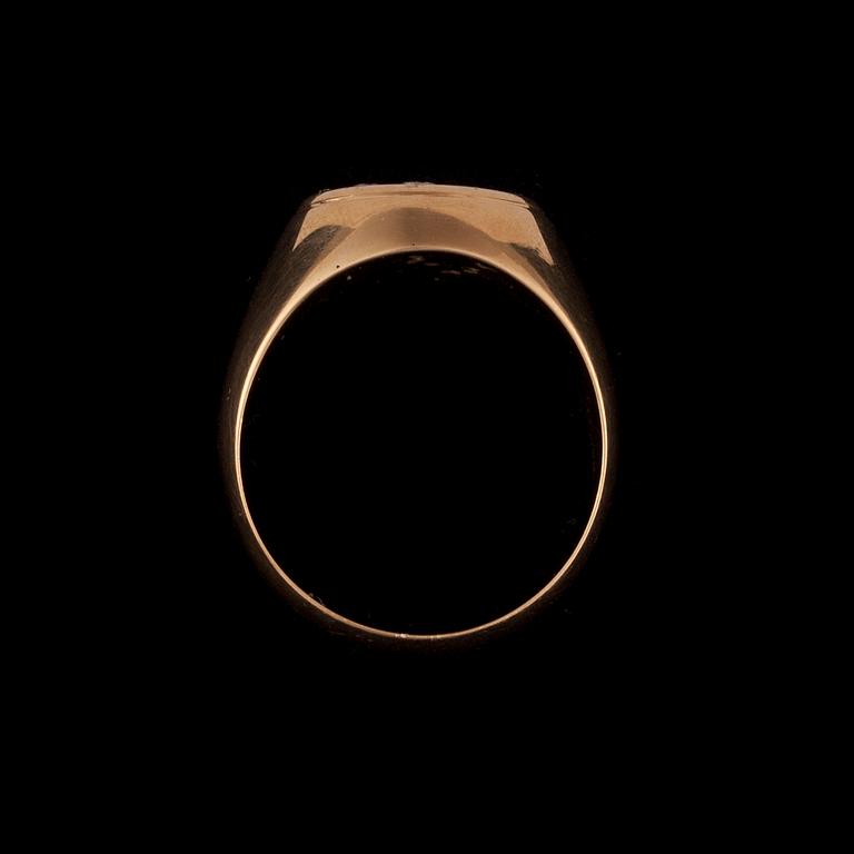 RING, 18K guld, briljantslipade diamanter. Vikt ca 15,3 g.