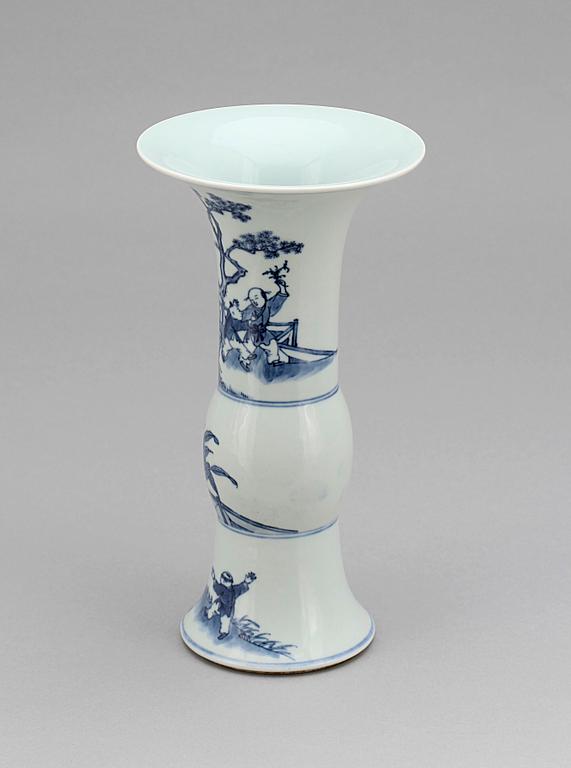 VAS, porslin, Kina. Sen Qing, 1800/1900-tal.