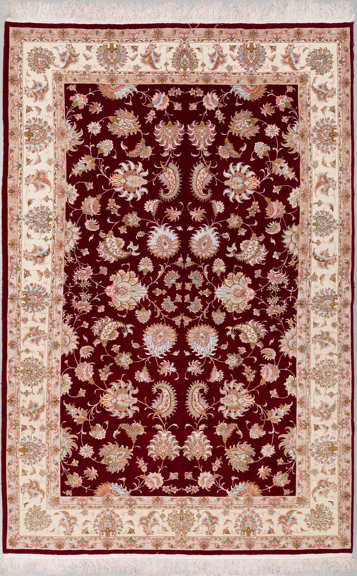 A CARPET Tabriz, part silk, ca 301 x 195 cm.