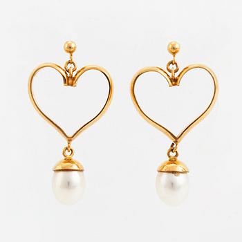 18K gold heart shaped earrings.