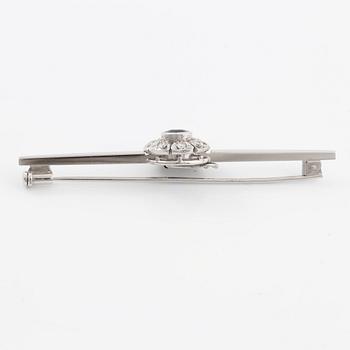 Brooch/pendant, 18K white gold with sapphire and brilliant-cut diamonds.