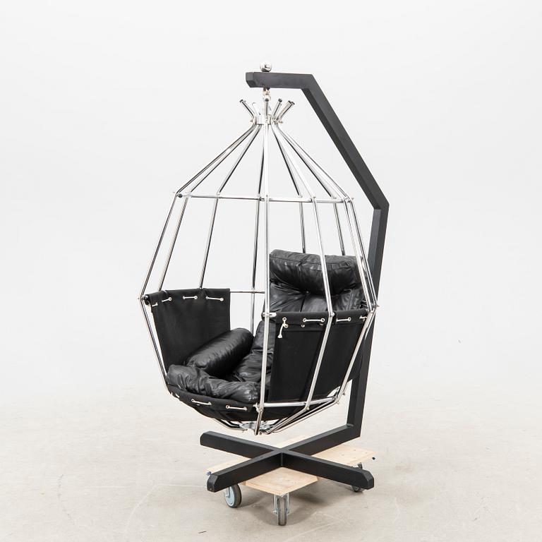 A leather and chrome metal hanging chair 'Gojan' by Ib Arberg for ABRA Möbler, Sweden 1970s.