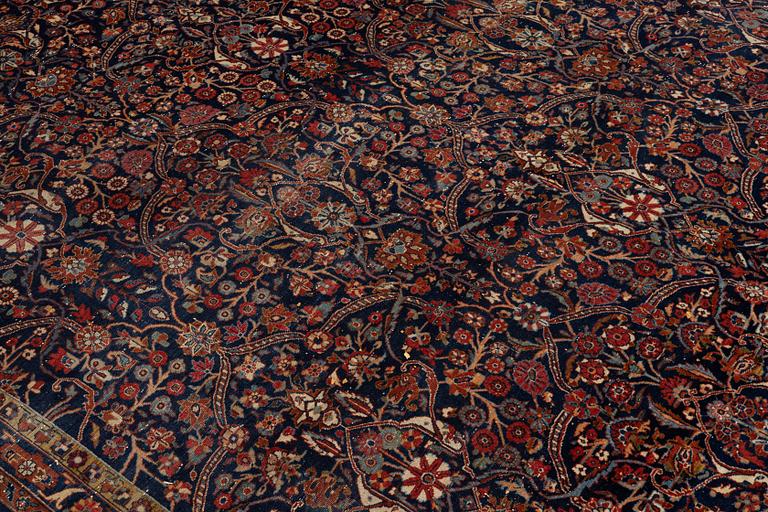 A carpet, semi-antique Kashan, a so-called Dabri, ca 394,5 x 310 cm.