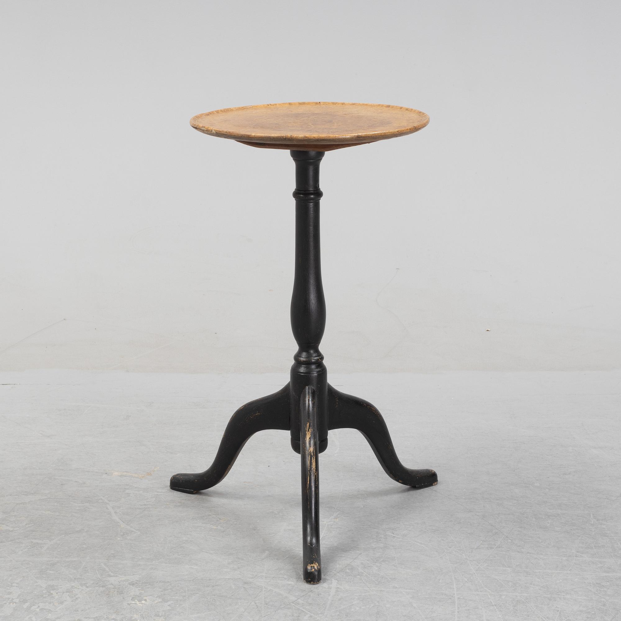 An alder veneered tilt-top table by J. Sjölin (master 1767-1785).