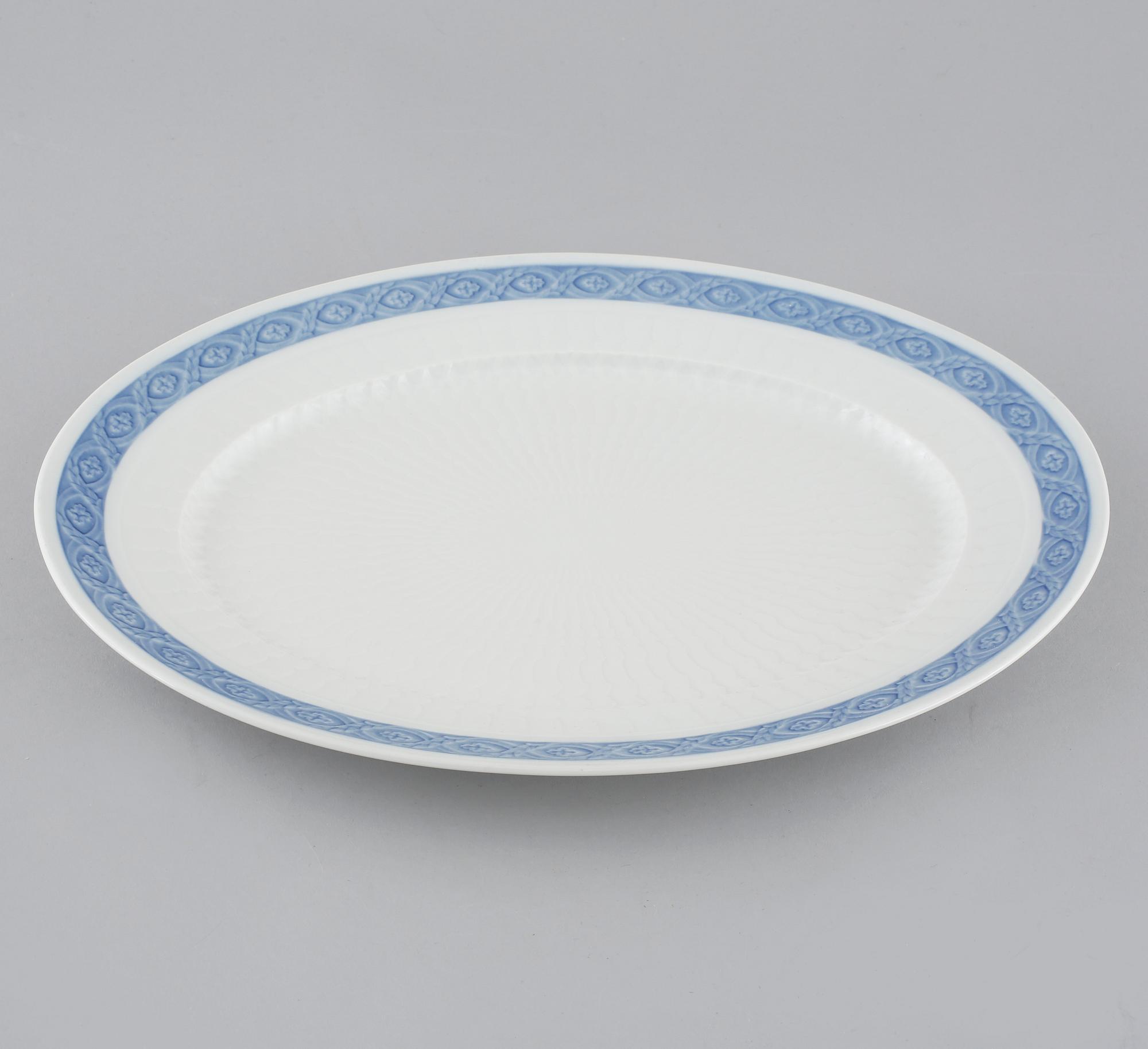 73 porcelian serving pieces, "Blå Vifte", Royal Copenhagen, from the second half of the 20th century.