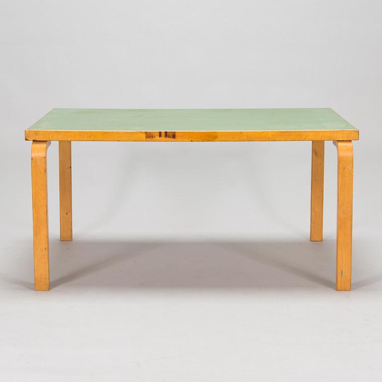 Alvar Aalto, bord, modell 82 för O.Y. Huonekalu-ja Rakennustyötehdas A.B. 1900-talets mitt.