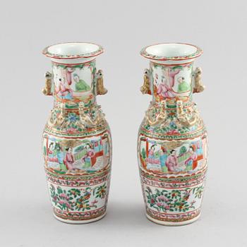 VASER, ett par, porslin, Kanton, Kina, 1800-tal.