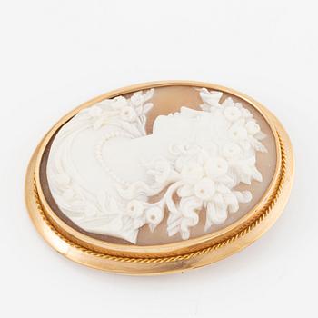 Brooch/pendant 18K gold with a shell cameo.