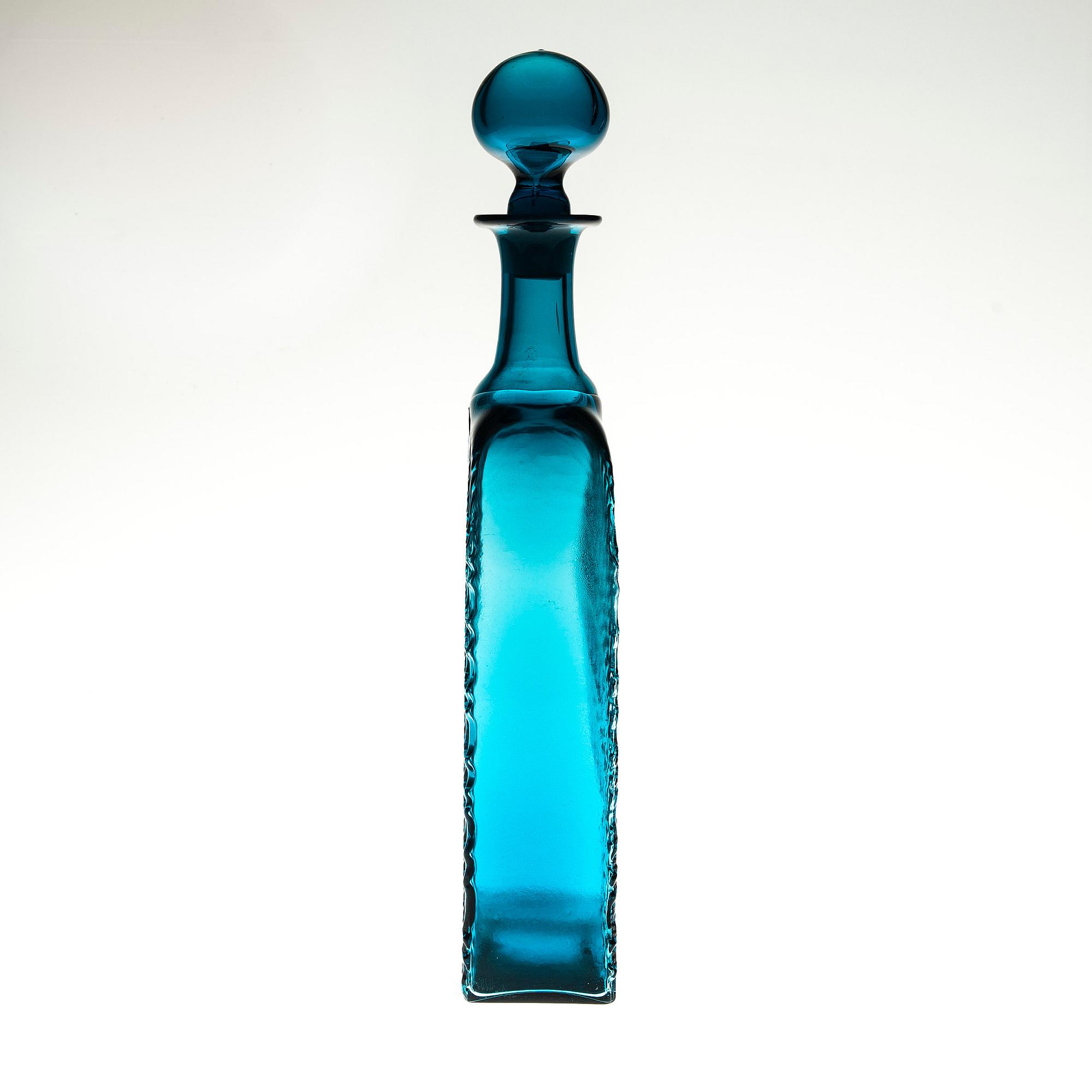 VAS, glas, signerad Tapio Wirkkala 2502 samt KARAFF, "Flindari" Nanny Still, Riihimäen Lasi 1960-tal.