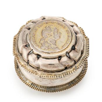 227. A Swedish early 19th century parcel-gilt silver snuff-box, mark of Anders Schotte, Uddevalla 1801.