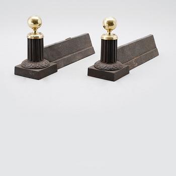 ELDHUNDAR, 1 par, mässing och gjutjärn, omkring år 1900.