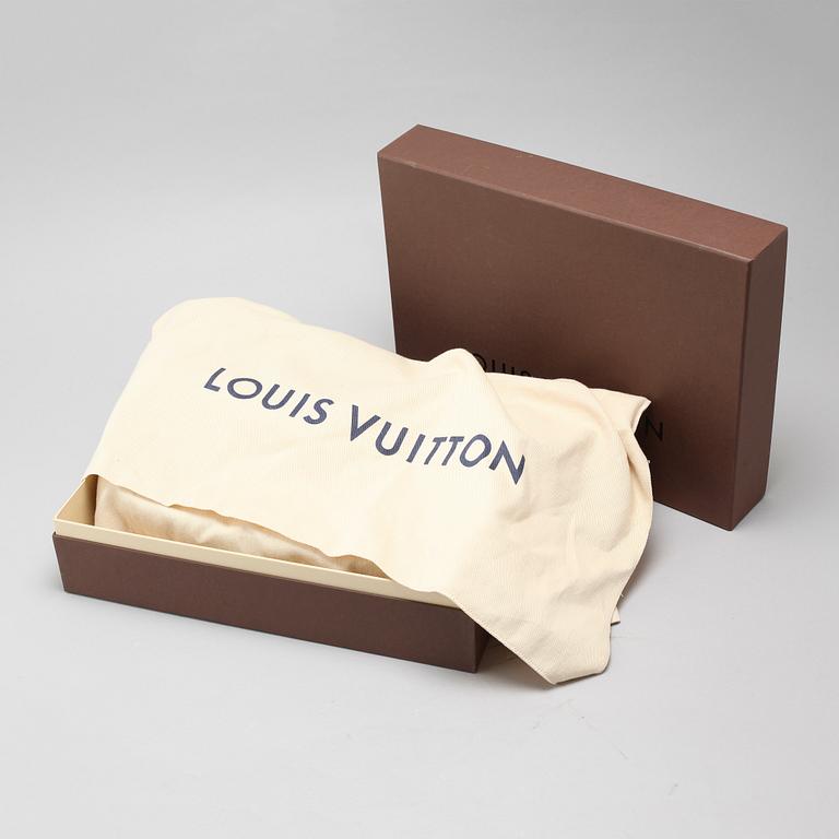 A bag from Louis Vuitton, model "Thames".