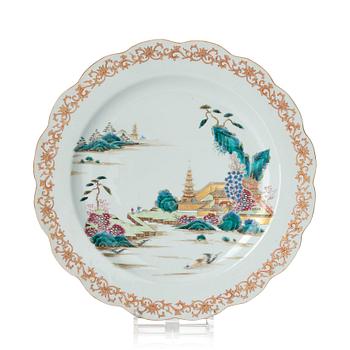 1089. A famille rose dish, Qing dynasty, Qianlong (1736-95).