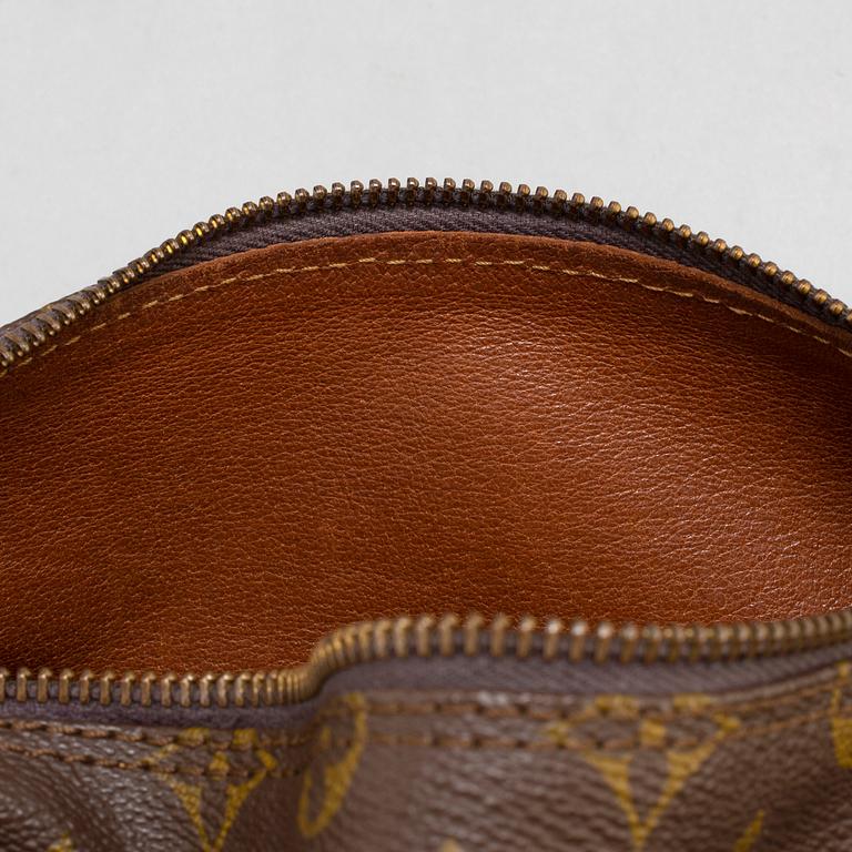 LOUIS VUITTON, A Monogram 'Papillon' bag.